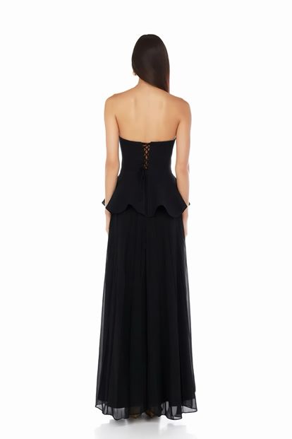 Abito da sera nero con dettaglio a farfalla